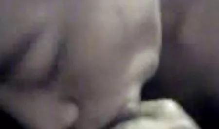 ركوب افلام سكس مترجم بالعربية جوليا آن الوحش مع خرطوم المياه.