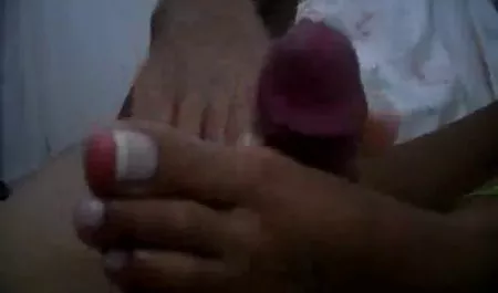 ساقي تنزلق ببطء سكس بالعربي سكس بالعربي إلى أسفل سراويل جوي